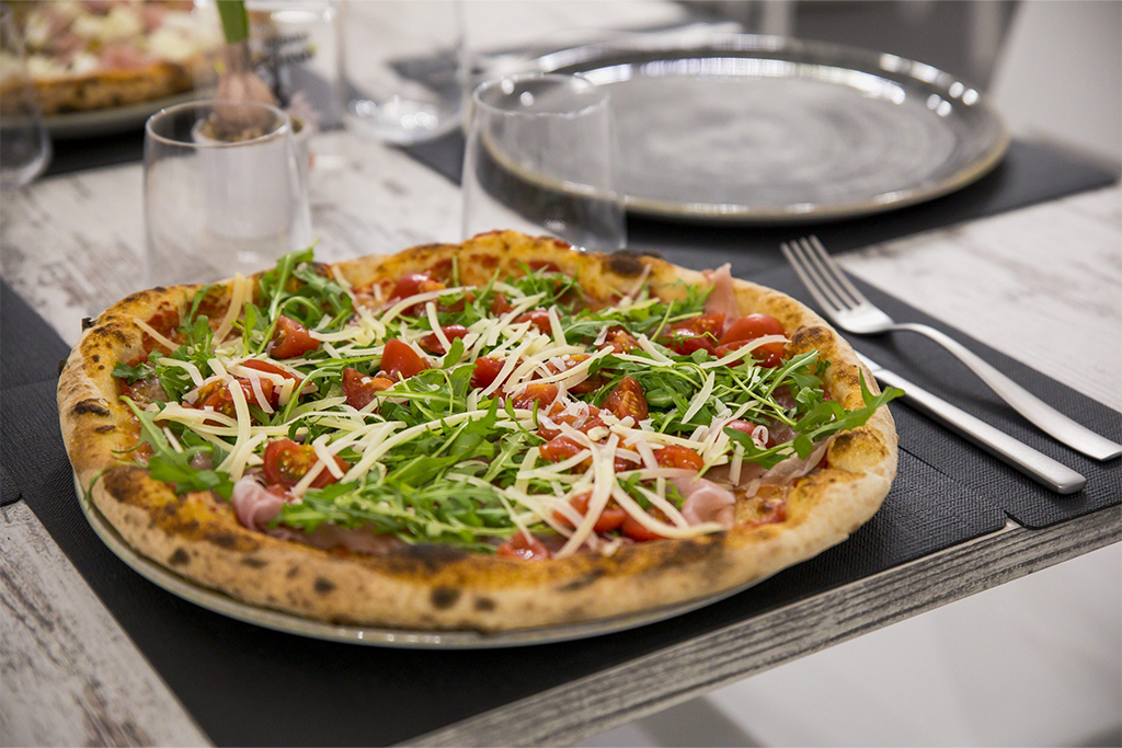 Hai voglia di una pizza che sappia davvero di buono, di quelle che solo a sentirne il profumo ti fanno venire l’acquolina in bocca?