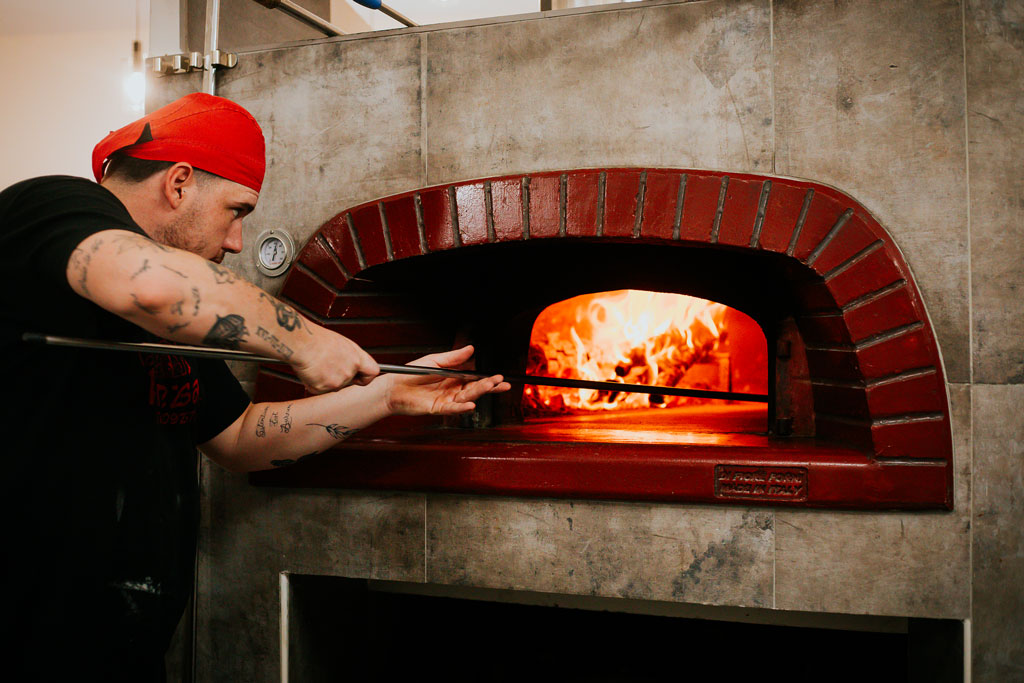 Il Sapore Inconfondibile del Forno a Legna
